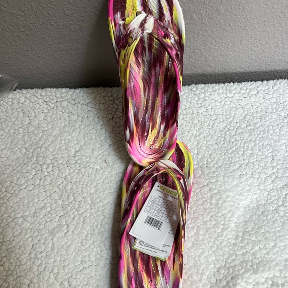 CROCS SIZE 8 Women’s or Size 6 Men’s~New with Tags 6 holes on each for Jibbitz - Picture 2 of 7